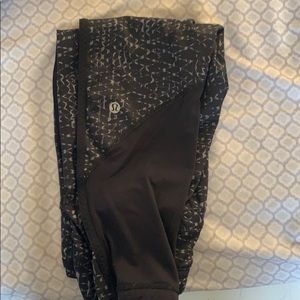 lululemon gray and black leggings 😍